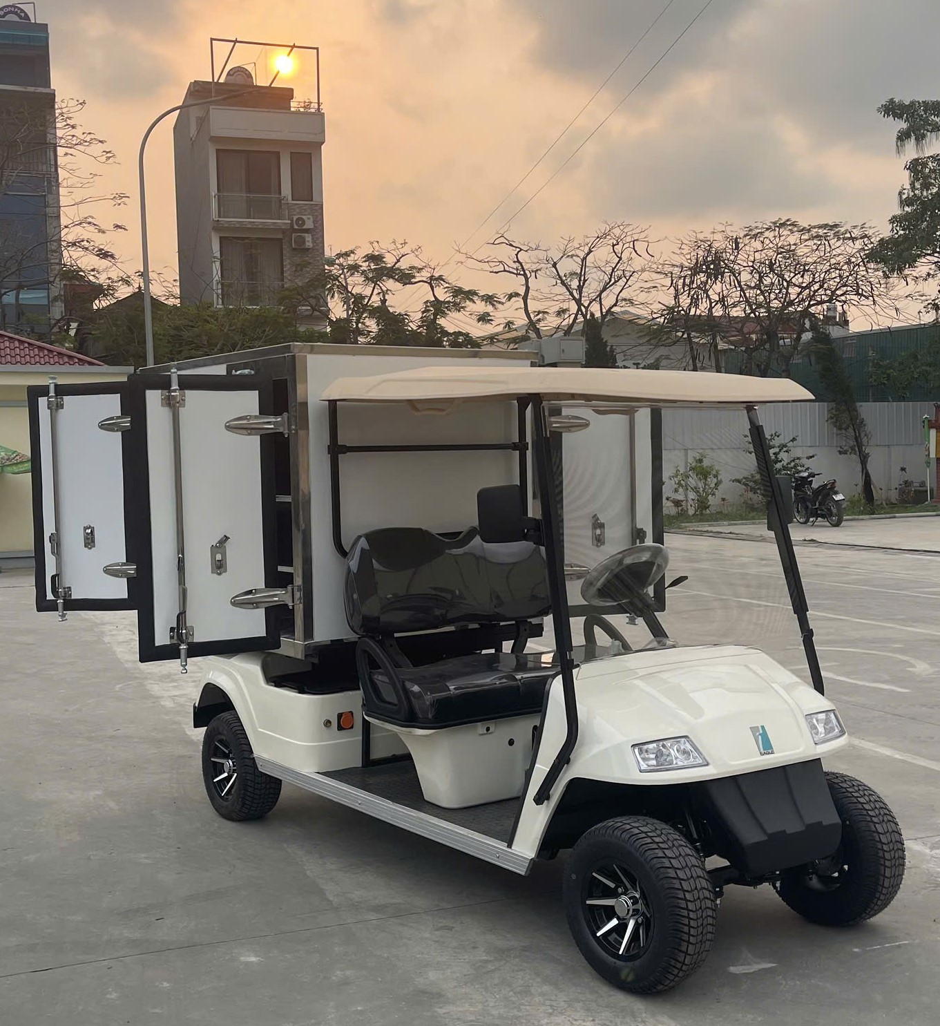 Xe Điện Chở Hàng Thùng Kín EAGLE